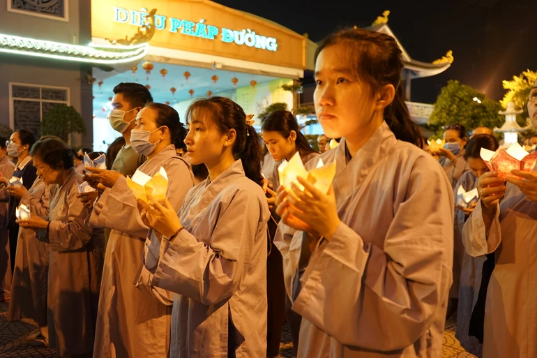 Học Phật và nuôi dưỡng yêu thương bằng chánh niệm