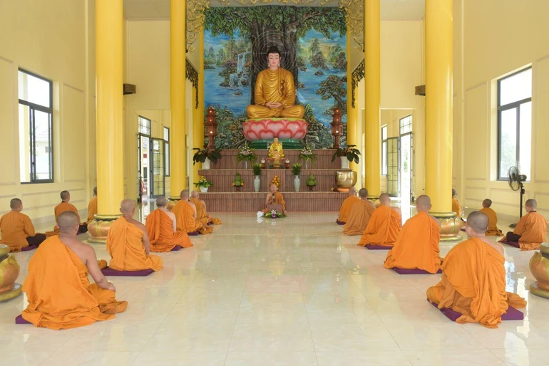 Hòa thượng Thích Giác Điệp chia sẻ Phật pháp tại khóa tu