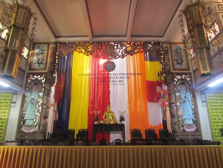 Công tác thiết trí hội trường đang dần hoàn thiện