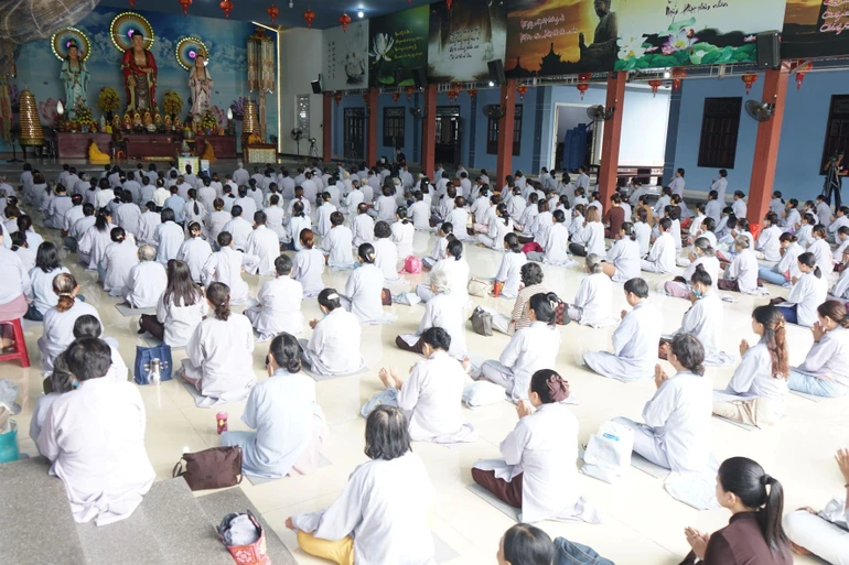 Đông đảo Phật tử tham dự khóa tu "Một ngày an lạc" tại chùa Bà Đa
