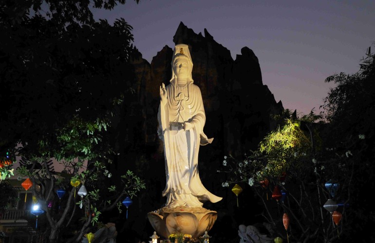 Kính mừng khánh đản Bồ-tát Quán Thế Âm (19-2-Quý Mão)