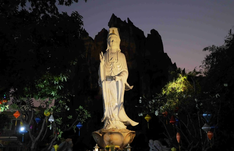 Kính mừng khánh đản Bồ-tát Quán Thế Âm (19-2-Quý Mão)