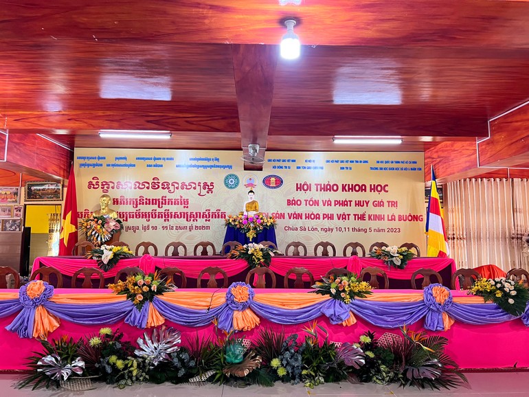 Hội trường diễn ra Hội thảo khoa học “Bảo tồn và phát huy giá trị văn hóa phi vật thể kinh lá buông”