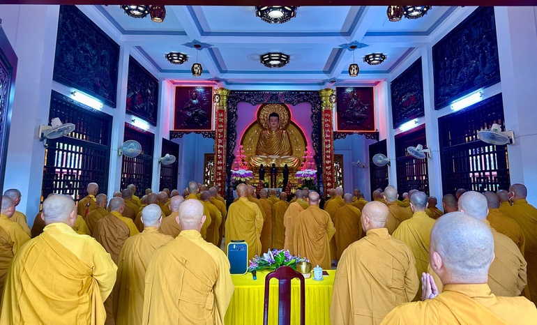 Lễ Bố-tát tại hạ trường tu viện Tường Vân