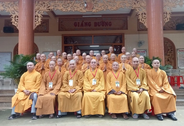 Ban Trị sự GHPGVN Q.Tân Bình thăm, cúng dường trường hạ tịnh xá Ngọc Phú