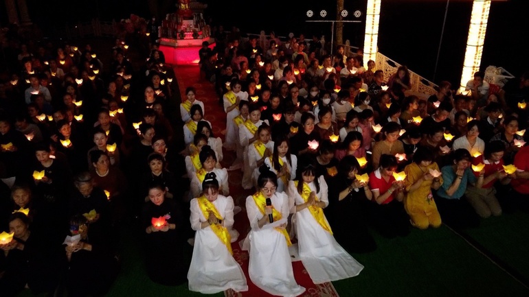 Đại diện Phật tử dâng lời cảm niệm Vu lan tại chùa Linh Sơn (TP.Thái Nguyên)