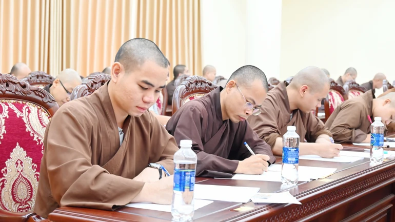Tăng sinh tham dự kỳ thi tuyển sinh Thạc sĩ Phật học khóa VI (2023-2026)