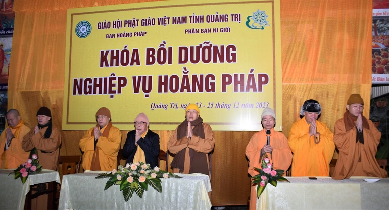 Niệm Phật cầu gia hộ