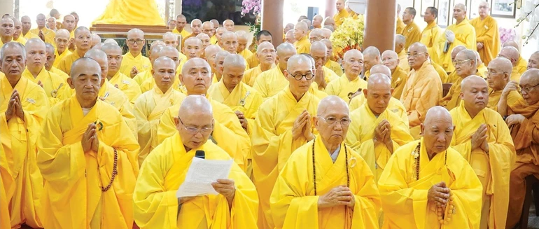 Hòa thượng Thích Hoằng Tri dâng lời khải bạch tại Lễ tưởng niệm 10 năm Đại lão Hòa thượng Thích Trí Tịnh viên tịch