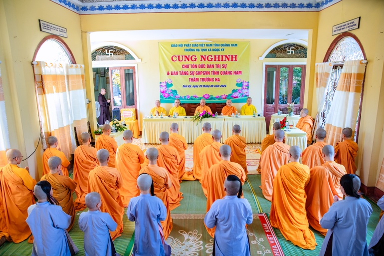 Hành giả Ni an cư tại trường hạ tịnh xá Ngọc Kỳ (TP.Tam Kỳ) cung đón chư tôn đức Ban Thường trực Ban Trị sự GHPGVN tỉnh Quảng Nam quang lâm