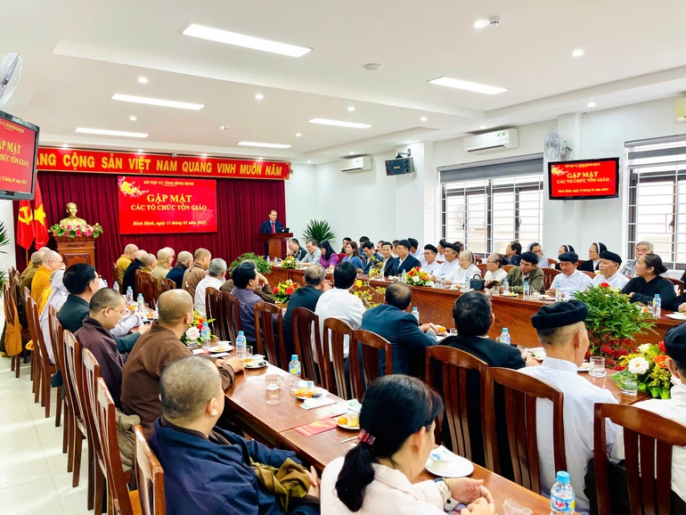 Buổi gặp mặt các tổ chức tôn giáo do Sở Nội vụ tỉnh Bình Định tổ chức sáng nay, 11-1