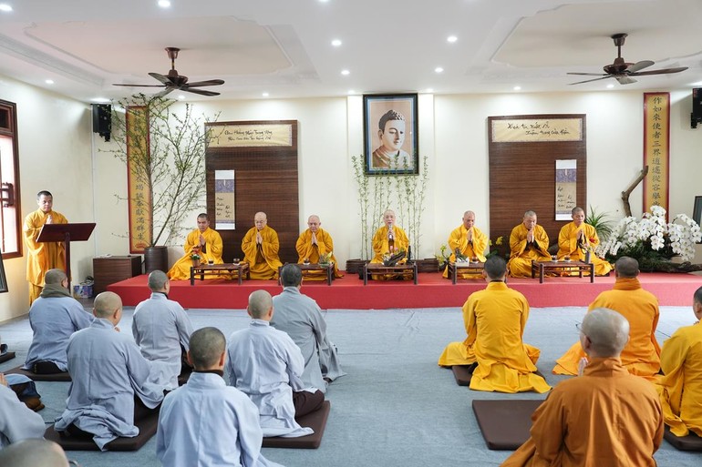 Lễ khai mạc Khóa tu xuất sĩ "Xuân trong cửa thiền" tại chùa Vạn Phúc 