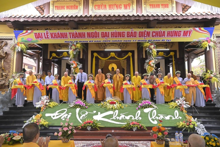 Cắt băng khánh thành ngôi đại hùng bảo điện chùa Hưng Mỹ