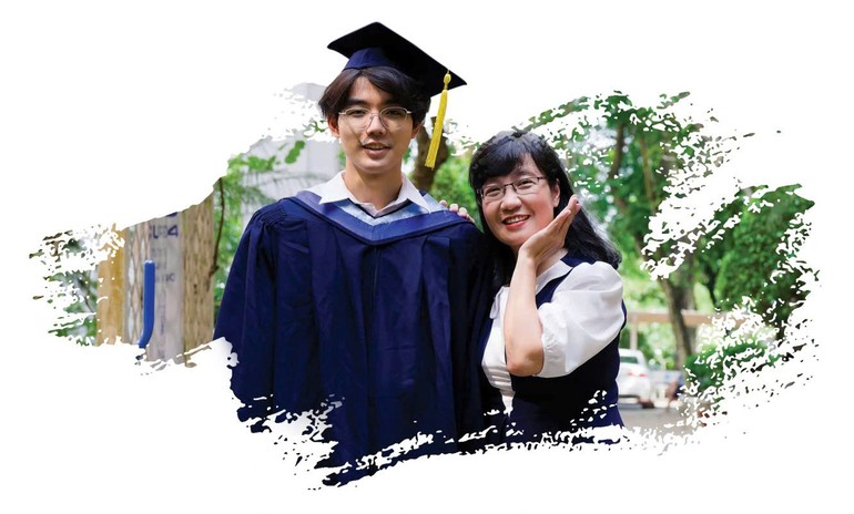 Mẹ và con, cùng hành trình bình an nhờ thấm đẫm giáo lý nhà Phật - Ảnh: NVCC