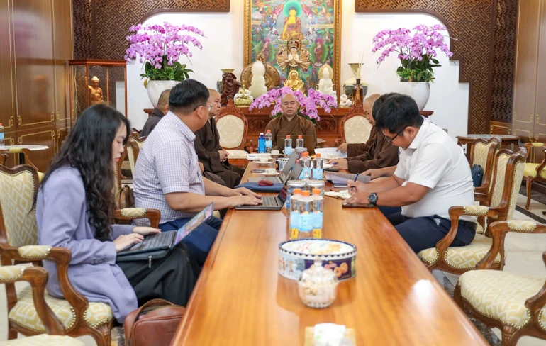 Chư tôn đức Ban Lễ tân, Ban Điều phối tình nguyện viên họp triển khai công tác phục vụ cho Đại lễ Vesak Liên Hiệp Quốc 2025 - Ảnh: Nguyên Tài/BGN