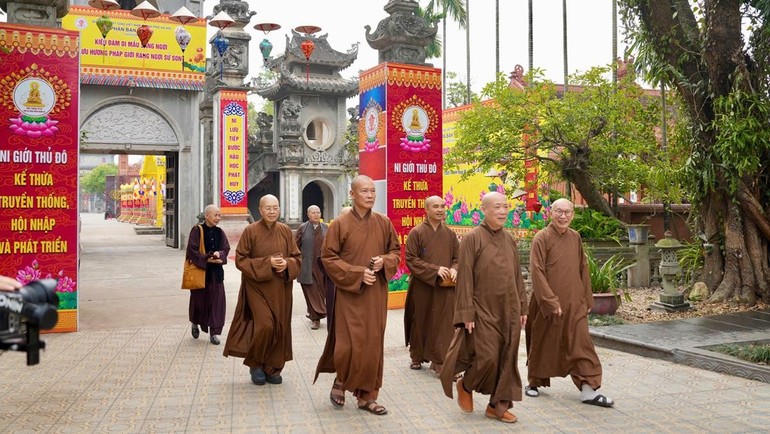 Lãnh đạo Ban Trị sự GHPGVN TP.Hà Nội quang lâm chùa Trung Hậu thị sát công tác tổ chức, chuẩn bị cho Đại lễ tưởng niệm Đức Thánh Tổ Ni Đại Ái Đạo