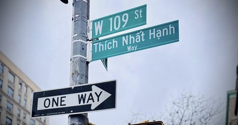 Thành phố New York chính thức làm lễ đặt tên một đoạn đường trên phố West 109th Street (giữa Riverside và Broadway) là “Thích Nhất Hạnh Way”