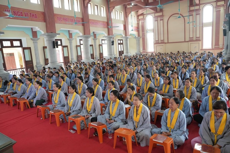 Phật tử Đạo tràng Pháp Hoa miền Bắc tham dự khóa tu Một ngày an Lạc tại chùa Linh Ứng