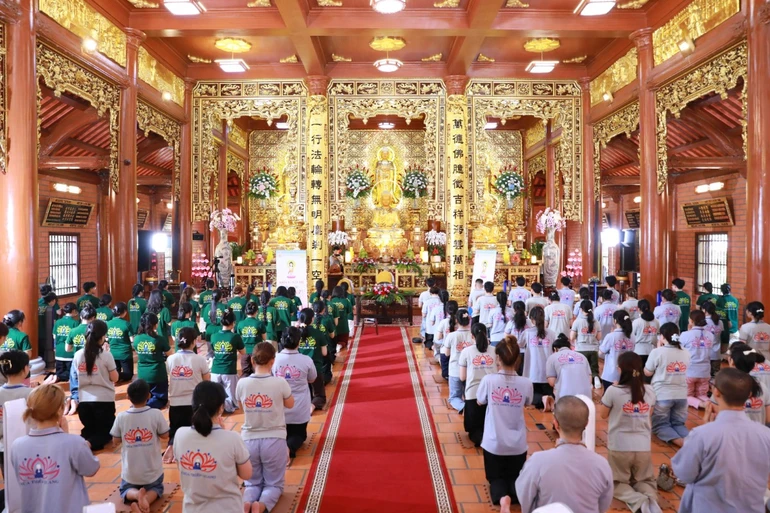 Khóa tu "Tuổi trẻ và trí tuệ" tại chùa Thiên Quang (Bình Dương)