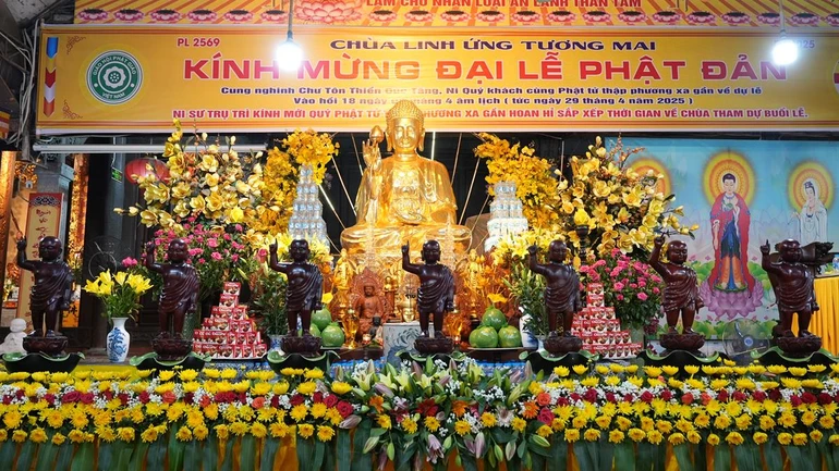 Lễ đài Phật đản tại chùa Linh Ứng - Tương Mai (Q.Hoàng Mai, Hà Nội) 