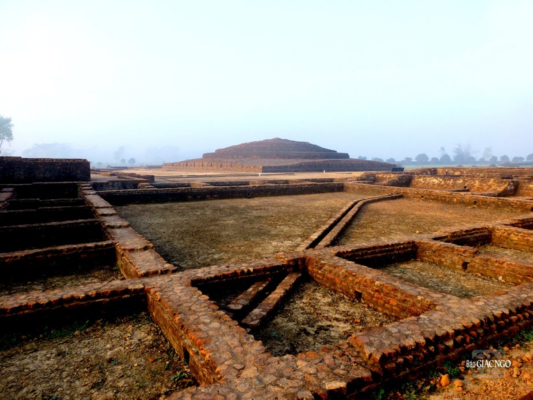 Bảo tháp Piprāhwā nhìn từ tu viện phía Nam - Ảnh: The Piprāhwā Project