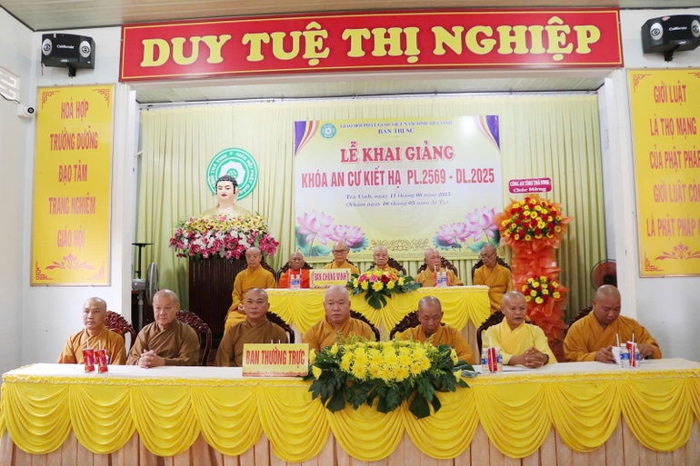 Chư tôn giáo phẩm chứng minh Lễ khai giảng khóa An cư kiết hạ Phật lịch 2569 của Tăng, Ni tỉnh Trà Vinh