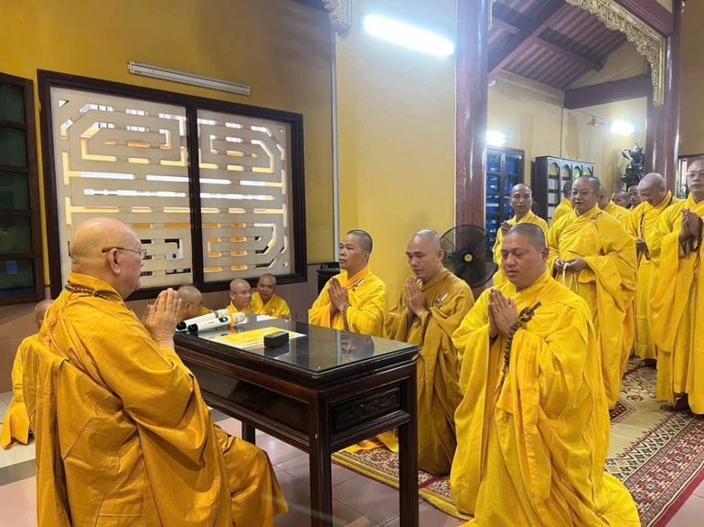 Chư Tăng tác pháp thọ an cư