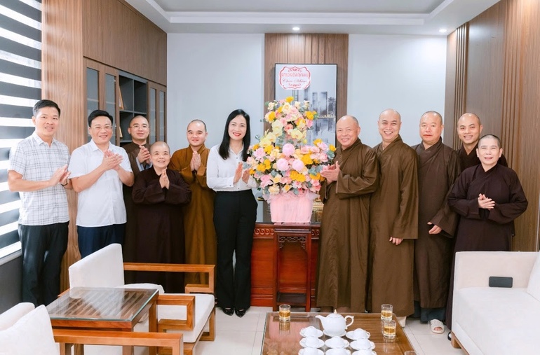 Ban Trị sự GHPGVN tỉnh chúc mừng tân Giám đốc Sở Dân tộc và Tôn giáo tỉnh Thanh Hóa Vũ Thị Hương