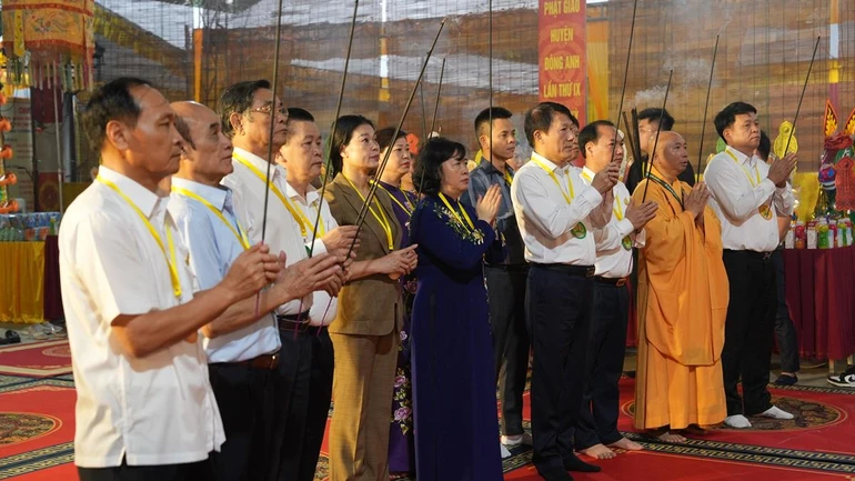 Đại tướng Lương Tam Quang cùng lãnh đạo T.Ư và TP.Hà Nội dâng hương tại chùa Phúc Lâm cổ (H.Đông Anh, Hà Nội)