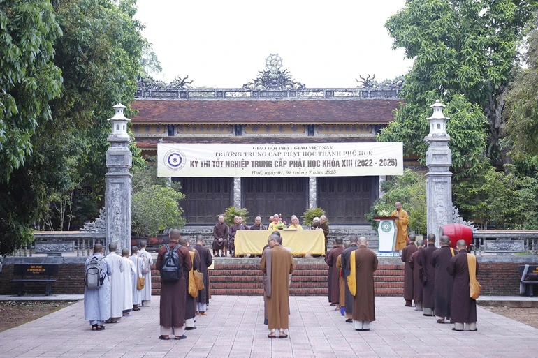 Lễ khai mạc kỳ thi tốt nghiệp Trung cấp Phật học khóa XIII (2022-2025) tại Huế