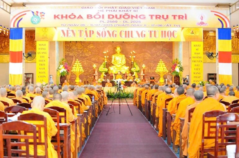 Khóa bồi dưỡng trụ trì diễn ra từ 5 – 11-7-2025 (11-6 – 17-6-Ất Tỵ), tại pháp viện Minh Đăng Quang