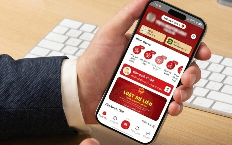 Người dân cần cảnh giác với những lời mời cài ứng dụng VNeID