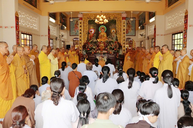 Trang nghiêm khóa lễ