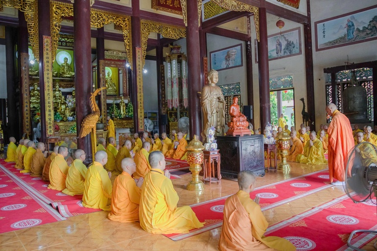 Lễ Bố-tát, thính giới của chư Tăng tỉnh Quảng Trị trang nghiêm diễn ra tại tổ đình Sắc tứ Tịnh Quang