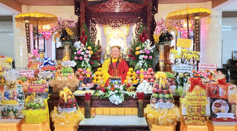 Giác linh đài Hòa thượng Thích Huệ Thành tại chùa Bửu Liên