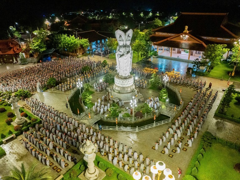 Các em Thanh thiếu niên tham gia hoạt động trải nghiệm tu học tại Đại tùng lâm Hoa Sen