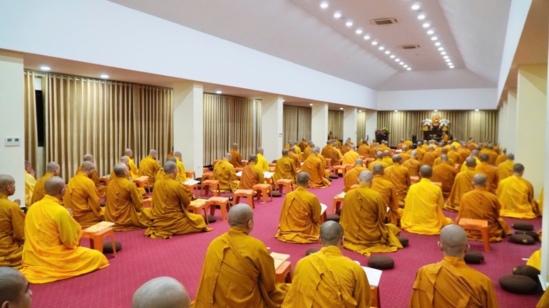 Trang nghiêm Lễ Bố-tát, tụng giới của chư Tăng tại hạ trường Sóc Thiên Vương