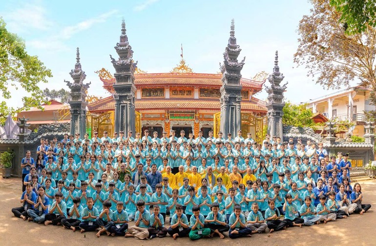 Khóa tu mùa hè lần thứ IX với chủ đề “Ươm mầm ước mơ” tại chùa Pháp Linh với sự tham dự của hơn 200 tu sinh 