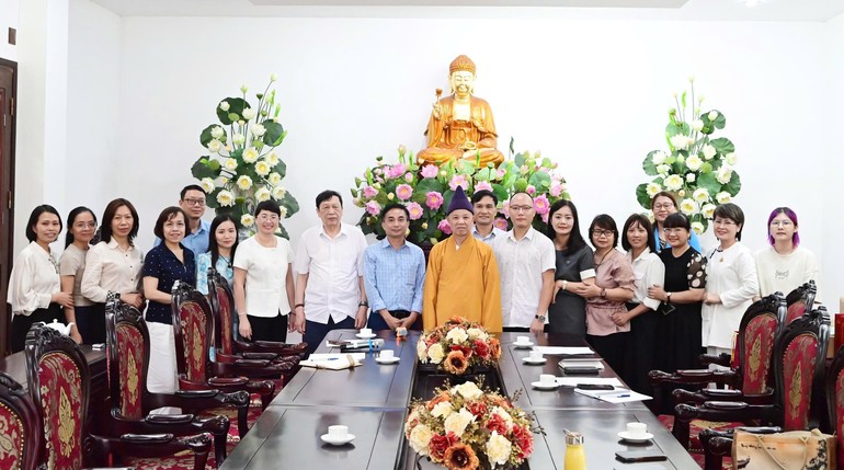 Lưu niệm tại buổi thăm, làm việc giữa Viện Dân tộc học và Tôn giáo học với Học viện Phật giáo VN tại Hà Nội