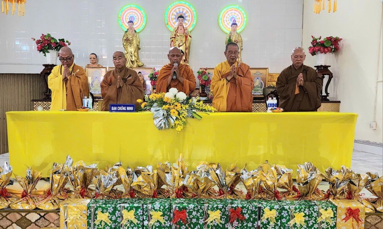 Niệm Phật cầu gia hộ