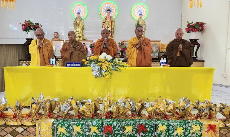 Niệm Phật cầu gia hộ