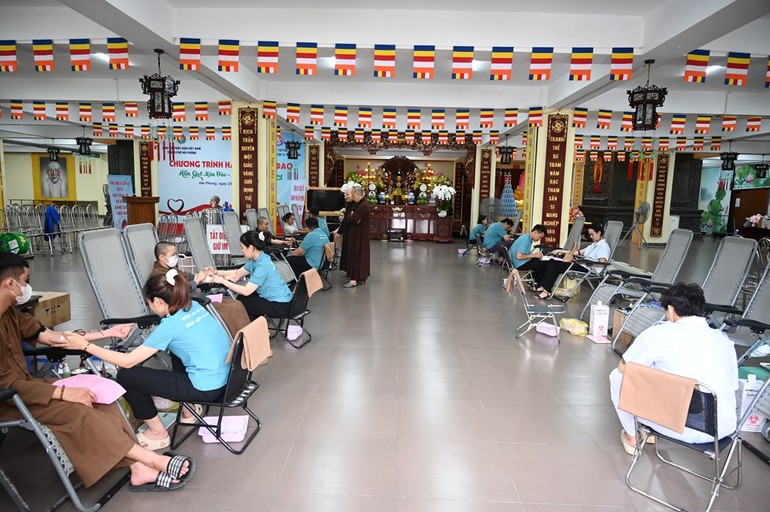 Chư Tăng Ni, Phật tử cùng nhau lan tỏa thông điệp “Hiến giọt máu đào, trao người sự sống” tại chùa Nam Hải - trụ sở Ban Trị sự GHPGVN TP.Hải Phòng