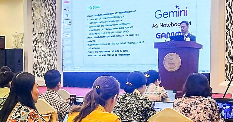 Đội ngũ cán bộ, công chức phụ trách tuyên giáo và dân vận tại điểm học AI trực tiếp ở Trung tâm Hội nghị 272, sáng nay 28-8 - Ảnh: Nghi Vũ/TTO