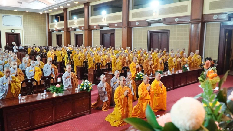 Chư hành giả an cư tại trường hạ Sóc Thiên Vương dâng lời tác bạch tạ pháp và khánh tuế nhị vị Hòa thượng