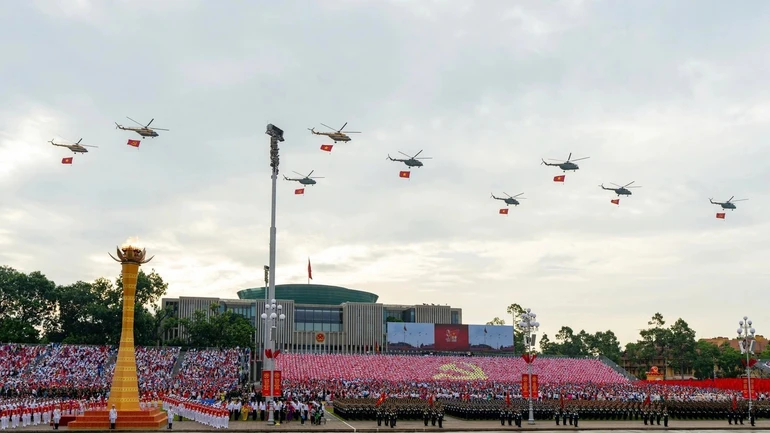 Không quân bay chào mừng trên bầu trời Quảng trường Ba Đình, sáng nay 2-9