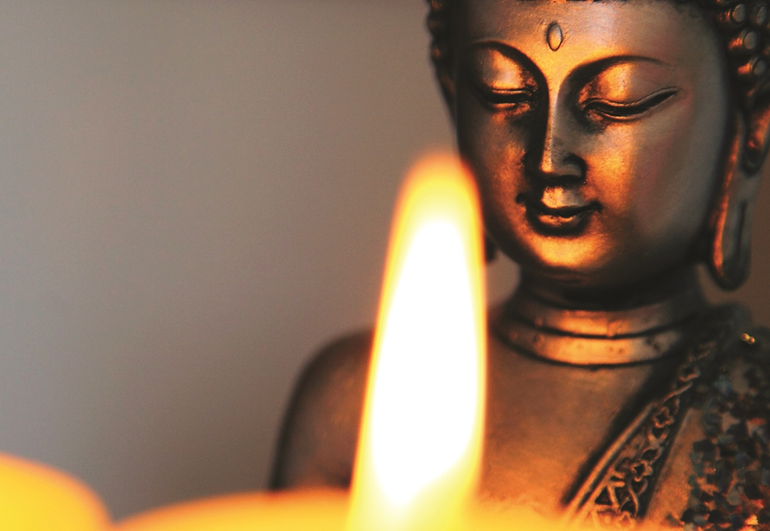 Đức Phật thành đạo xong thì tìm cách tốt nhất báo hiếu cho cha mẹ mình. Ngài thuyết pháp cho phụ thân và mẫu thân, hướng dẫn và an trú phụ mẫu vào con đường giác ngộ để họ có được hạnh phúc và an lạc lâu dài