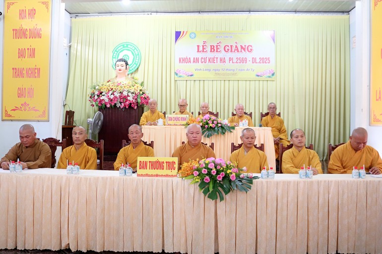 Chư tôn đức chứng minh buổi lễ