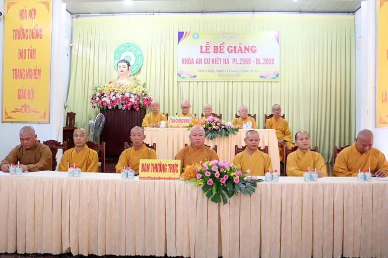 Chư tôn đức chứng minh buổi lễ