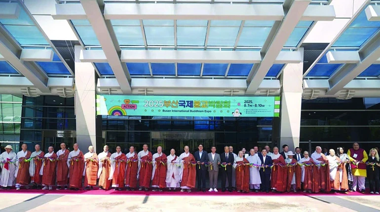 Triển lãm do Báo Phật giáo Hàn Quốc và Đài Phát thanh Phật giáo BBS Busan đồng tổ chức