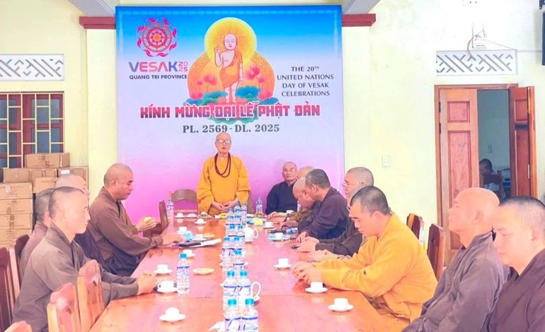 Quang cảnh phiên họp công cử Ban Quản trị tổ đình Sắc tứ Tịnh Quang